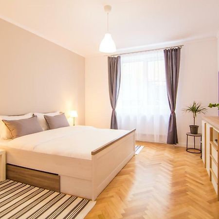 Via Del Centro Apartment Sibiu Bagian luar foto